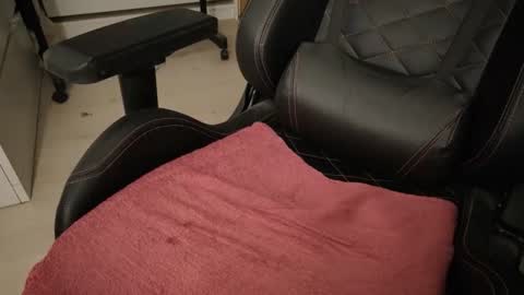 Snapshot of dixollo chatting on 10-25-25, 10:23 DickMaster online show from 10-25-25, 10:23