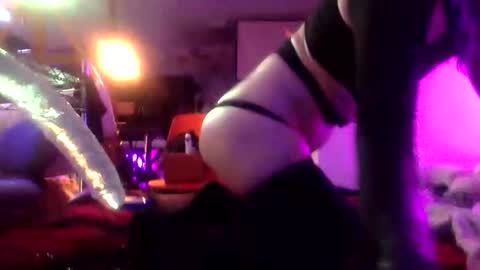 Izzy Knyx online show from 12-16-25, 07:13