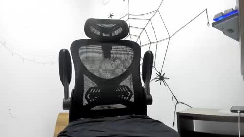 Snapshot of dmitrisanders1 chatting on 02-25-26, 02:43 Maybe in pvt online show from 02-25-26, 02:43