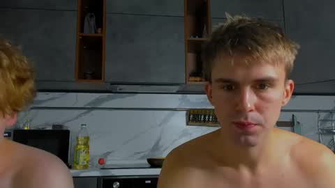 Snapshot of dobrovoritel chatting on 05-11-26, 02:45 Robert online show from 05-11-26, 02:45