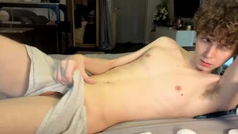 Snapshot of doedeeer chatting on 12-15-25, 07:34 Alex online show from 12-15-25, 07:34