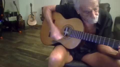 Snapshot of dogluc7 chatting on 10-30-25, 05:20 dogluc7 online show from 10-30-25, 05:20