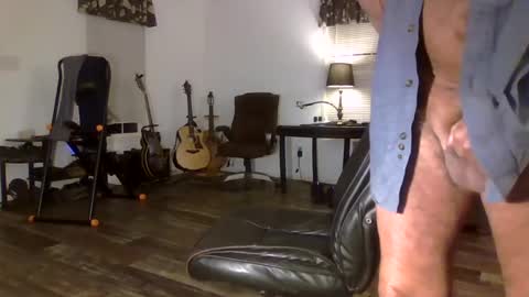 Snapshot of dogluc7 chatting on 10-31-25, 07:20 dogluc7 online show from 10-31-25, 07:20