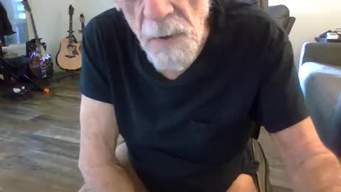 Snapshot of dogluc7 chatting on 11-27-25, 07:05 dogluc7 online show from 11-27-25, 07:05