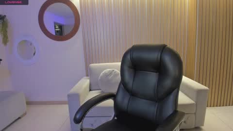 Dolcie  online show from 12-19-24, 12:12