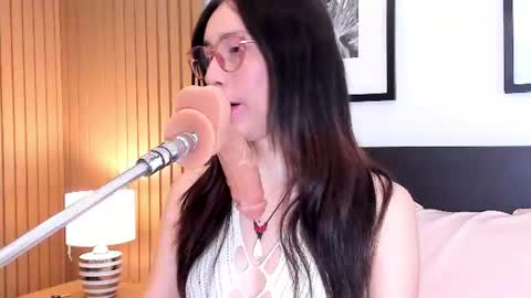 Snapshot of doll_bella_ chatting on 07-08-26, 07:51 Bella online show from 07-08-26, 07:51