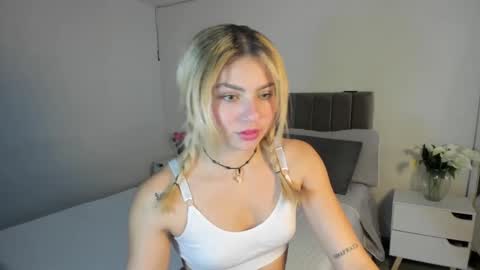 Snapshot of doll_oriana chatting on 09-25-25, 08:01 doll_oriana online show from 09-25-25, 08:01