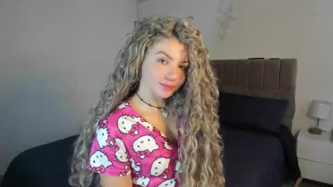 Snapshot of doll_oriana chatting on 10-22-25, 06:40 doll_oriana online show from 10-22-25, 06:40