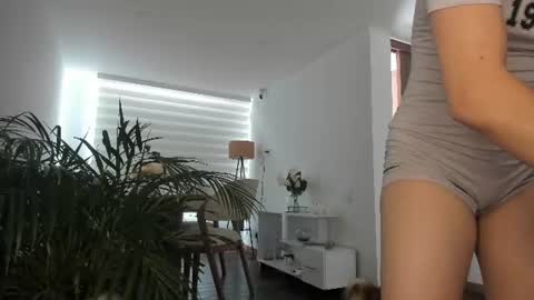 doll_oriana online show from 06-19-26, 09:07