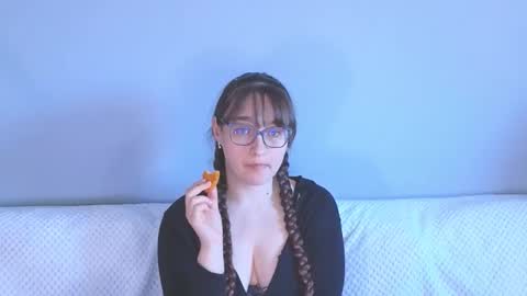 Tessa online show from 04-22-26, 02:51