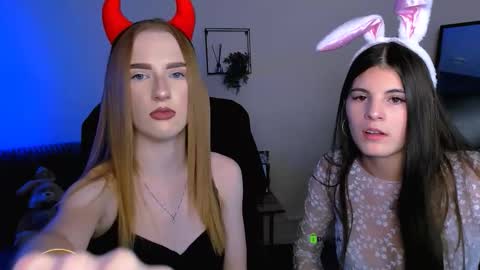 Snapshot of doll_vey chatting on 09-12-25, 01:11 doll_vey online show from 09-12-25, 01:11