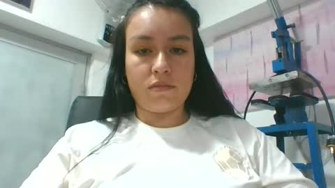 Snapshot of dollargirl22 chatting on 06-17-26, 08:10 dollargirl22 online show from 06-17-26, 08:10