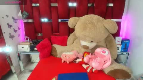 Snapshot of dollfire_bigass chatting on 10-12-25, 01:37 ginna online show from 10-12-25, 01:37