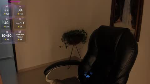 Snapshot of dollmoon_ chatting on 11-26-25, 08:48 You can call me Pretty online show from 11-26-25, 08:48