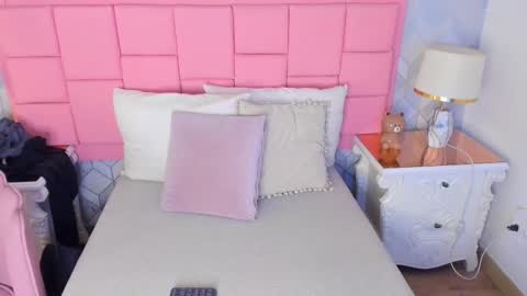 Snapshot of dolly_kitter chatting on 12-18-25, 02:56 dolly_kitter online show from 12-18-25, 02:56