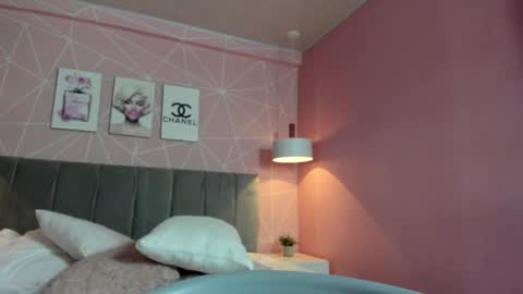 Call me Zoe  online show from 01-18-25, 05:10