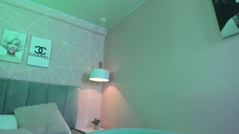 Call me Zoe  online show from 02-12-25, 04:12