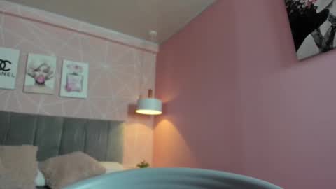 Call me Zoe  online show from 02-18-25, 05:20