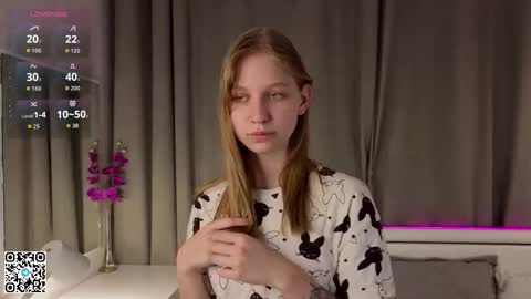 Emilia online show from 09-27-25, 06:13