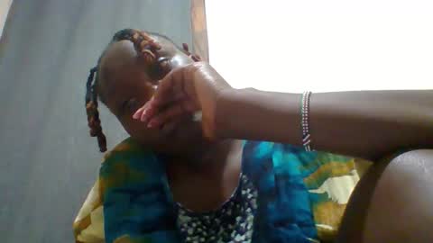 dollyvee online show from 11-28-25, 03:14