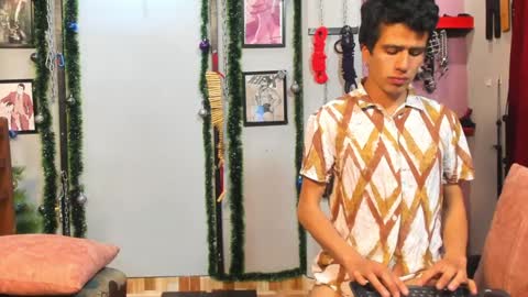 Snapshot of dom2travelers_sm chatting on 01-02-25, 05:39 Diego Castell online show from 01-02-25, 05:39