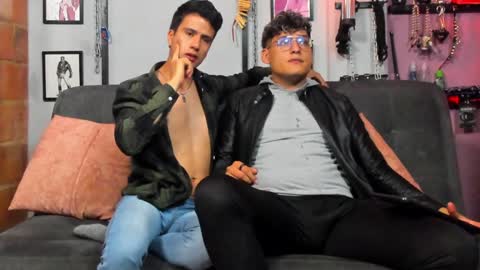 Snapshot of dom2travelers_sm chatting on 02-08-25, 01:54 Diego Castell online show from 02-08-25, 01:54