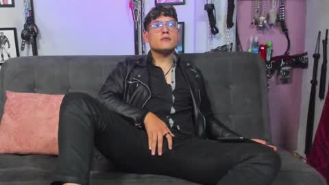 Snapshot of dom2travelers_sm chatting on 02-16-25, 07:16 Diego Castell online show from 02-16-25, 07:16