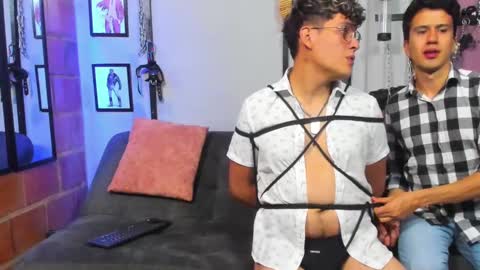 Snapshot of dom2travelers_sm chatting on 02-25-25, 02:44 Diego Castell online show from 02-25-25, 02:44