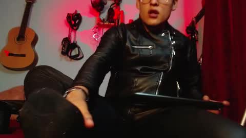 Snapshot of dom2travelers_sm chatting on 09-28-25, 06:13 Diego Castell online show from 09-28-25, 06:13