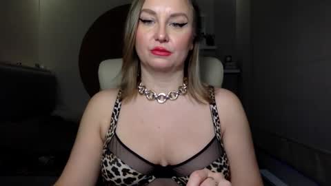 DOM MUMMY online show from 12-21-24, 07:13