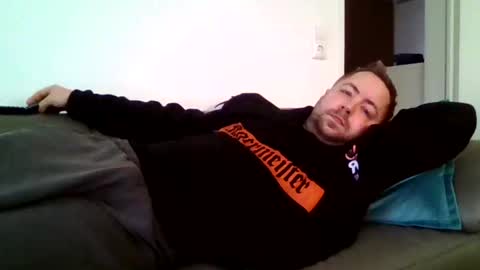 Snapshot of dombio_12 chatting on 11-16-25, 01:28 dombio_12 online show from 11-16-25, 01:28