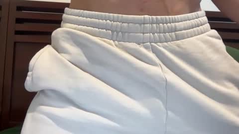 Snapshot of domd3 chatting on 12-19-25, 10:50 Dom online show from 12-19-25, 10:50