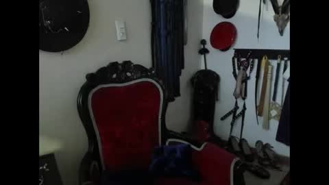 Dom Blue online show from 10-19-25, 08:04