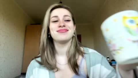 Snapshot of domingadandridge chatting on 04-25-26, 07:33 Mia online show from 04-25-26, 07:33