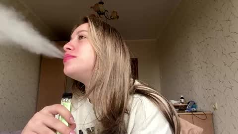 Snapshot of domingadandridge chatting on 05-12-26, 08:00 Mia online show from 05-12-26, 08:00