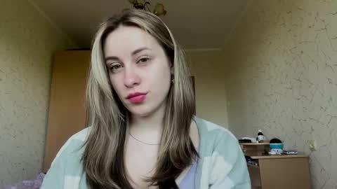 Snapshot of domingadandridge chatting on 05-15-26, 07:48 Mia online show from 05-15-26, 07:48