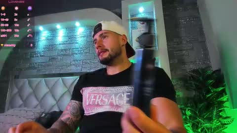 Snapshot of dominic_de_luca chatting on 10-16-25, 04:24 dominic de luca online show from 10-16-25, 04:24