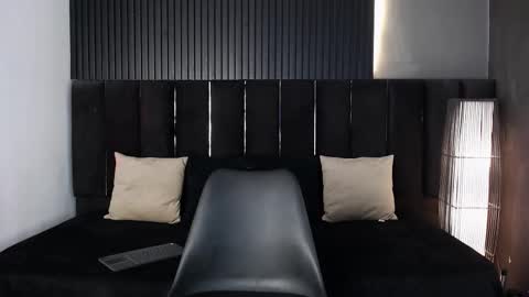 Snapshot of dominic_ghost chatting on 09-19-25, 01:40 Dominic online show from 09-19-25, 01:40