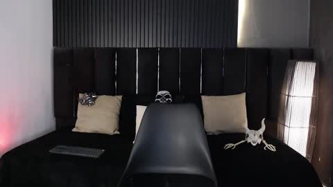 Snapshot of dominic_ghost chatting on 10-12-25, 01:04 Dominic online show from 10-12-25, 01:04