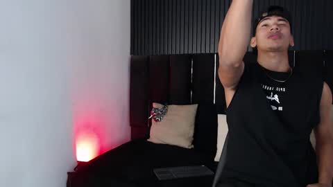 Snapshot of dominic_ghost chatting on 10-17-25, 11:18 Dominic online show from 10-17-25, 11:18