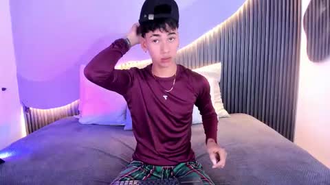 Snapshot of dominic_ghost chatting on 11-10-25, 01:04 Dominic online show from 11-10-25, 01:04