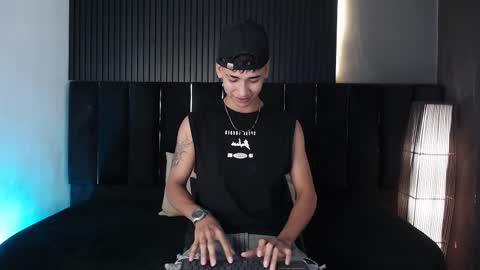 Snapshot of dominic_ghost chatting on 11-12-25, 12:44 Dominic online show from 11-12-25, 12:44