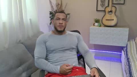 dominic_hulk1 online show from 10-23-25, 05:12