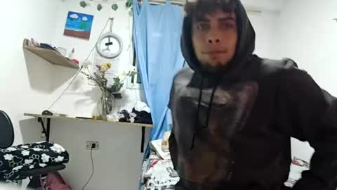 Snapshot of dominic_walls chatting on 01-20-25, 02:01 Felipe online show from 01-20-25, 02:01