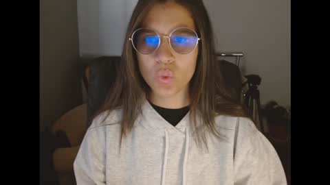 Snapshot of dominica3 chatting on 02-15-26, 04:25 online show from 02-15-26, 04:25