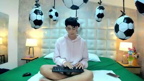 Snapshot of dominicjay_ chatting on 06-13-26, 07:34 DOMINIC online show from 06-13-26, 07:34