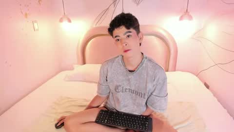 Snapshot of dominicjay_ chatting on 06-24-26, 08:30 DOMINIC online show from 06-24-26, 08:30