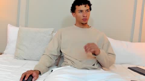 Snapshot of dominick_star chatting on 12-12-24, 03:43 Dominick Star online show from 12-12-24, 03:43