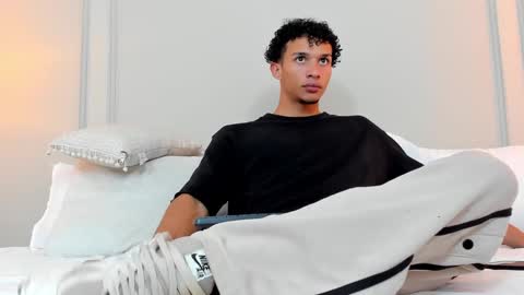 Snapshot of dominick_star chatting on 12-17-24, 03:39 Dominick Star online show from 12-17-24, 03:39