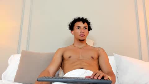 Snapshot of dominick_star chatting on 12-27-24, 04:47 Dominick Star online show from 12-27-24, 04:47
